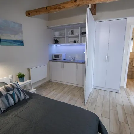 Apartment Caesar Mit Terrasse Und Guenstiger Lage In